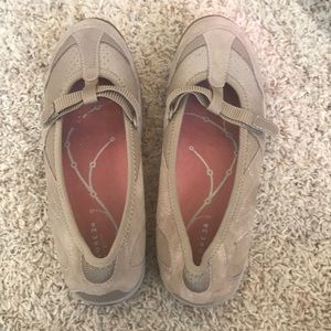 Easy spirit slip on shoes size 8